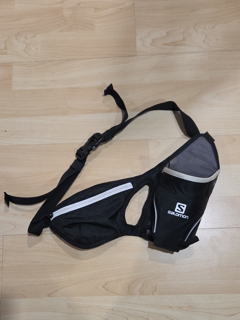 Salomon Black and Gray Running Hydration Belt with Zipper Pocket
